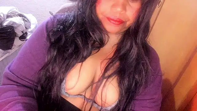 Snapshot of ebonycamelia chatting on May 27, 10:51 pm ebonycamelia online show from May 27, 10:51 pm
