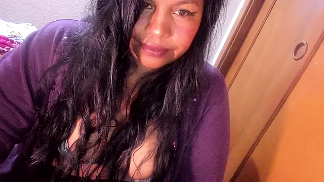 Snapshot of ebonycamelia chatting on June 4, 8:59 pm ebonycamelia online show from June 4, 8:59 pm