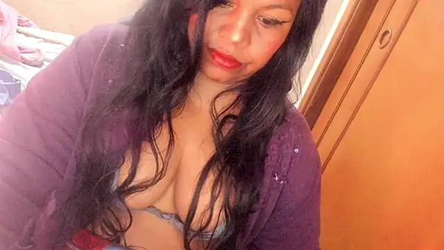 Snapshot of ebonycamelia chatting on June 8, 5:24 pm ebonycamelia online show from June 8, 5:24 pm