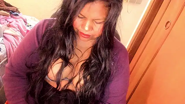Snapshot of ebonycamelia chatting on June 9, 6:19 pm ebonycamelia online show from June 9, 6:19 pm