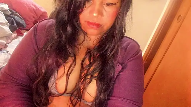 Snapshot of ebonycamelia chatting on June 19, 7:28 pm ebonycamelia online show from June 19, 7:28 pm