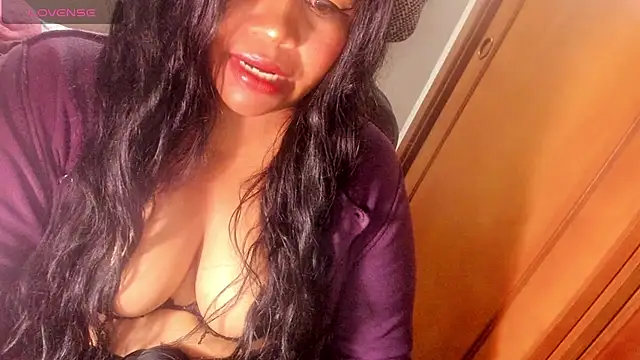 Snapshot of ebonycamelia chatting on July 6, 11:40 pm ebonycamelia online show from July 6, 11:40 pm