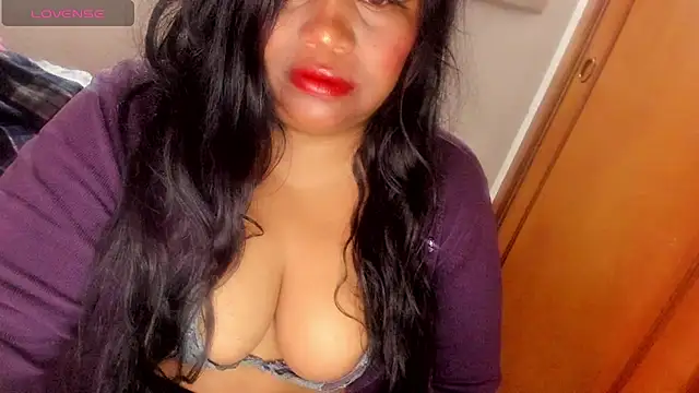 Snapshot of ebonycamelia chatting on July 8, 10:09 am ebonycamelia online show from July 8, 10:09 am