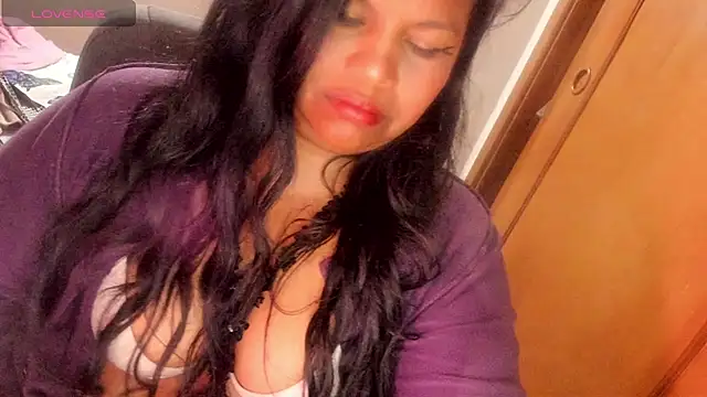 Snapshot of ebonycamelia chatting on July 15, 11:32 pm ebonycamelia online show from July 15, 11:32 pm