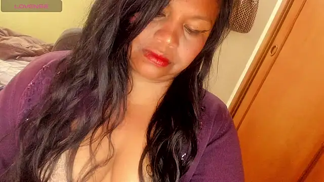 Snapshot of ebonycamelia chatting on July 20, 8:22 pm ebonycamelia online show from July 20, 8:22 pm