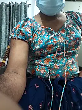 Snapshot of Littlehardon chatting on December 18, 1:50 pm Littlehardon online show from December 18, 1:50 pm