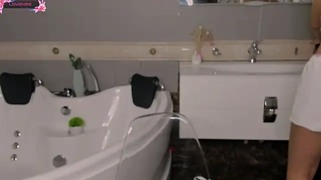 TracyCrawford online show from November 29, 6:05 am