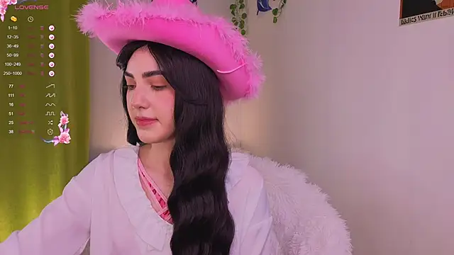 Snapshot of onmysoul__ chatting on December 2, 2:23 pm onmysoul online show from December 2, 2:23 pm