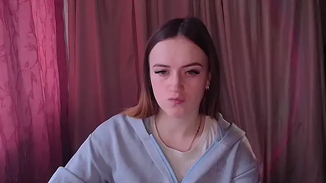 Illa May online show from February 5, 8:30 am