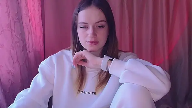 Illa May online show from March 9, 10:41 am