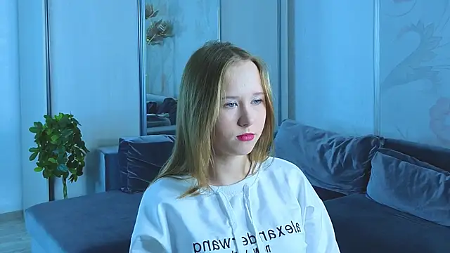 Snapshot of VoidElaris chatting on December 19, 1:51 pm VoidElaris online show from December 19, 1:51 pm