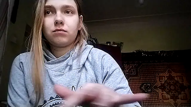 KikiBang online show from December 23, 8:45 am