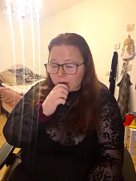 Snapshot of NaughtyNiia chatting on December 14, 2:44 pm NaughtyNiia online show from December 14, 2:44 pm