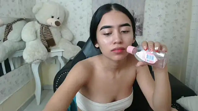 xoxo melany online show from May 11, 2:45 pm