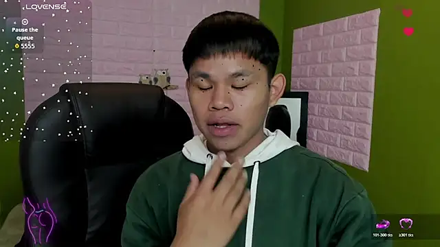 tommy cherry  online show from November 28, 3:47 pm