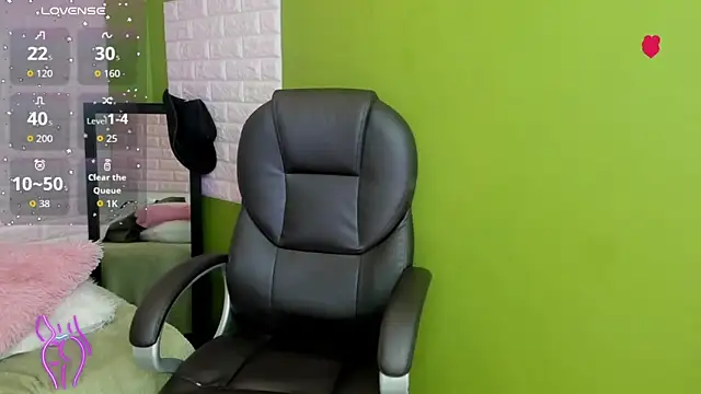 tommy cherry  online show from December 4, 6:27 pm