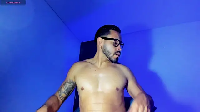 MikeSantoss1 online show from June 10, 2:23 am