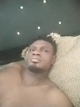 Snapshot of laperson chatting on November 20, 2:28 pm laperson online show from November 20, 2:28 pm