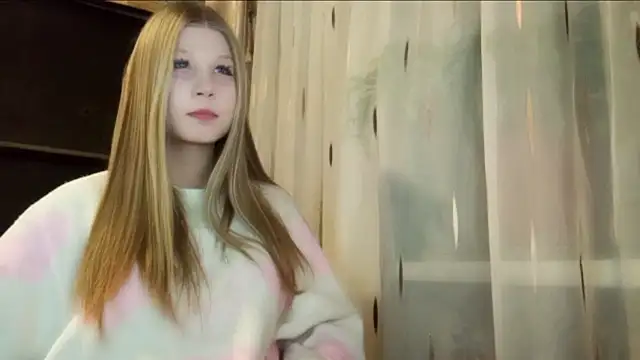 Snapshot of MilliLiss chatting on December 14, 1:27 pm MilliLiss online show from December 14, 1:27 pm