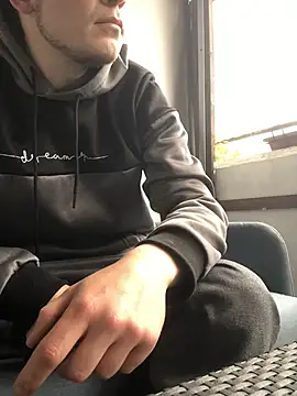 Spielzeugtwink online show from May 12, 3:42 pm