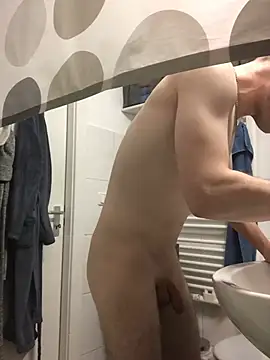 Spielzeugtwink online show from July 5, 7:32 pm