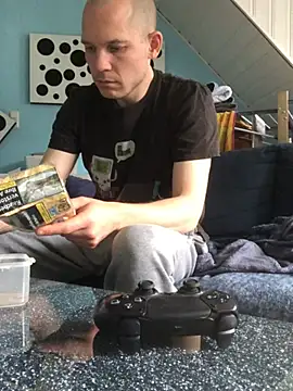 Spielzeugtwink online show from July 25, 4:04 pm