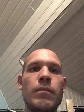 Spielzeugtwink online show from August 4, 10:01 pm
