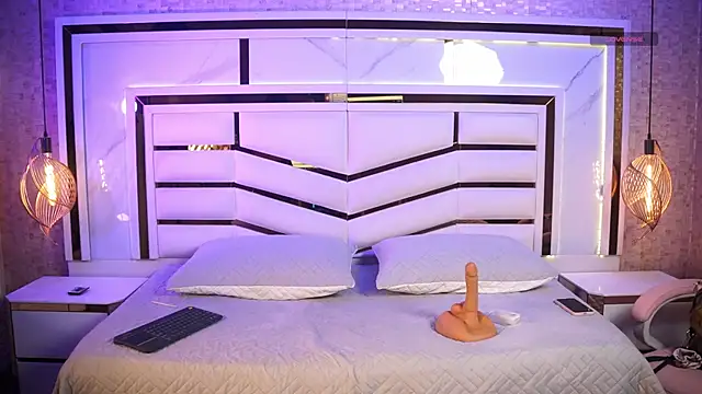 luciana agudelo online show from December 18, 7:53 pm