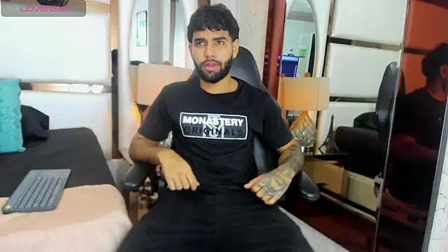 Snapshot of Jesuss77_ chatting on November 26, 2:07 pm Jesuss77 online show from November 26, 2:07 pm