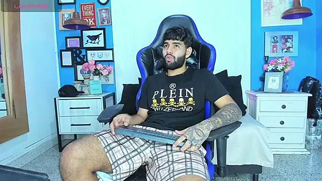 Snapshot of Jesuss77_ chatting on December 2, 9:43 pm Jesuss77 online show from December 2, 9:43 pm