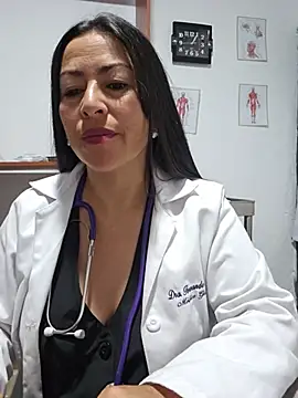 Snapshot of JustSamantha_ chatting on June 12, 11:20 am JustSamantha online show from June 12, 11:20 am