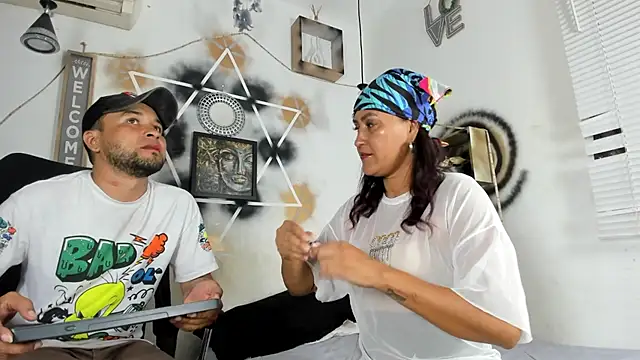 StephaniaAndRandy online show from November 27, 5:48 pm