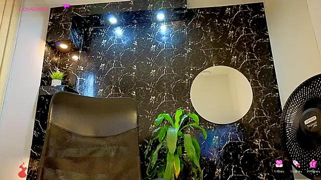 thomas scot1 online show from December 3, 1:20 pm