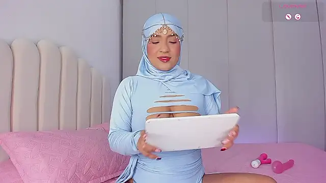 Amira-Zahra online show from February 28, 9:32 am