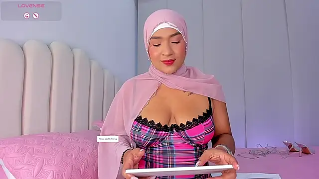 Amira-Zahra online show from June 17, 10:54 pm