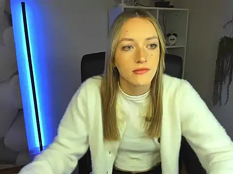 EvelynBlond online show from November 26, 6:25 am