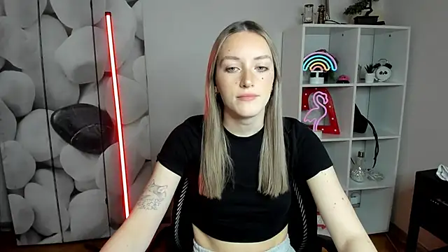 EvelynBlond online show from January 7, 1:24 pm