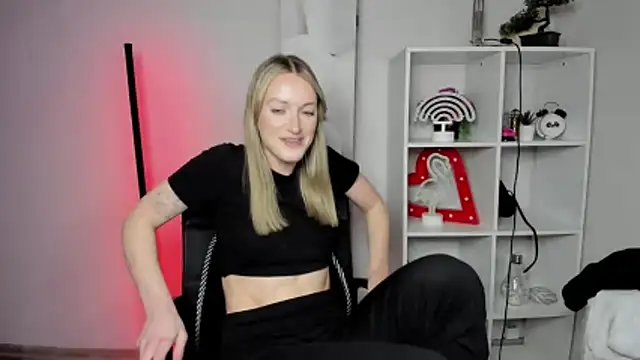 EvelynBlond online show from March 2, 7:21 pm