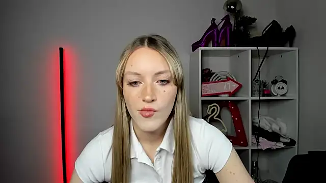 EvelynBlond online show from April 30, 12:33 pm