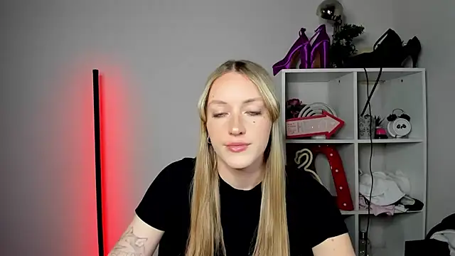EvelynBlond online show from May 4, 12:34 pm