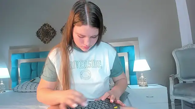 LiiaVelvet online show from December 18, 4:35 pm