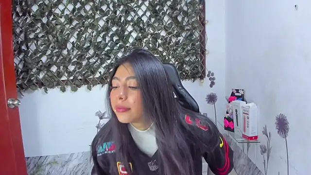 NaommiCampbell online show from November 21, 9:57 pm