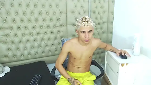 HollmanFronsh online show from November 30, 2:04 am