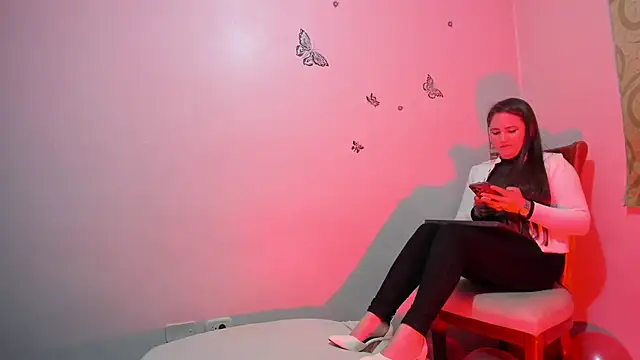 Snapshot of tiffanystorms- chatting on November 30, 3:54 am tiffanystorms- online show from November 30, 3:54 am