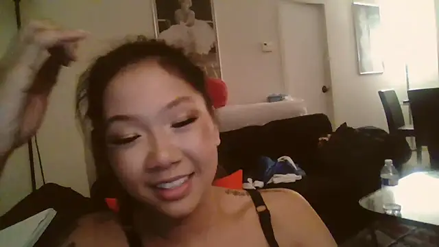 cryptokimgirl online show from February 27, 5:40 am