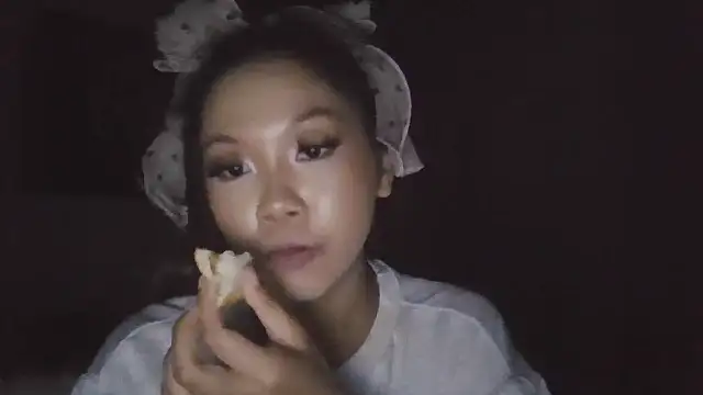 cryptokimgirl online show from March 12, 12:11 pm