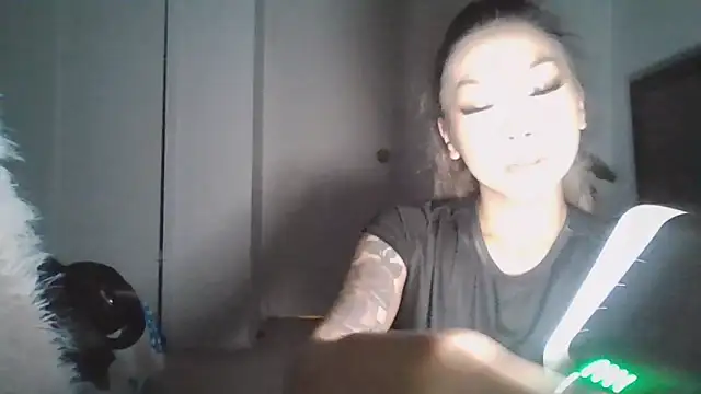 cryptokimgirl online show from March 13, 4:30 am