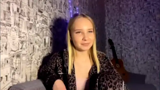 Snapshot of SophieLorein chatting on November 28, 9:56 am SophieLorein online show from November 28, 9:56 am