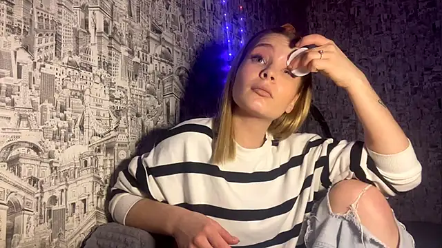 Snapshot of SophieLorein chatting on November 30, 10:08 am SophieLorein online show from November 30, 10:08 am