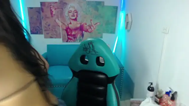 emmily m1  online show from November 29, 4:04 am